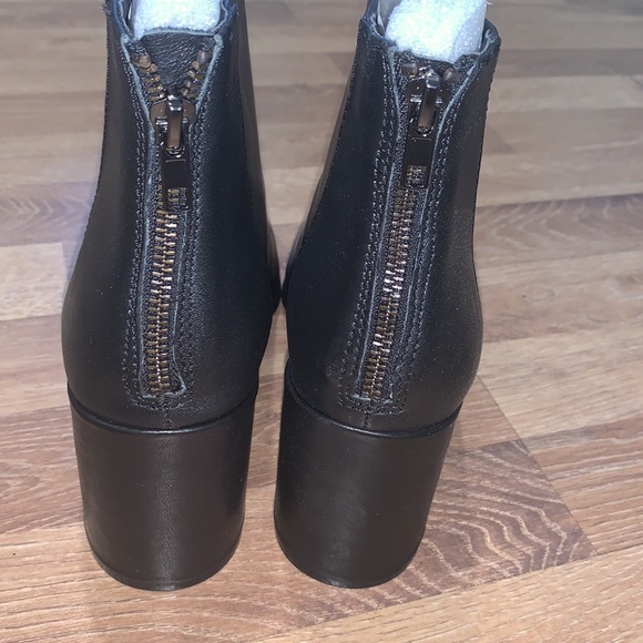 4️⃣0️⃣Aqua Black Leather Dante Pointed Toe Booties - Picture 7 of 8